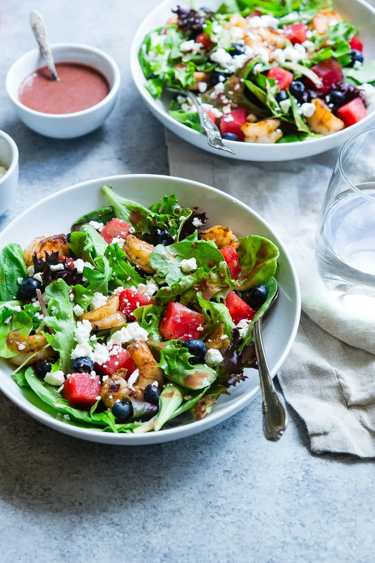 Bunter Sommersalat mit Wassermelone und Feta